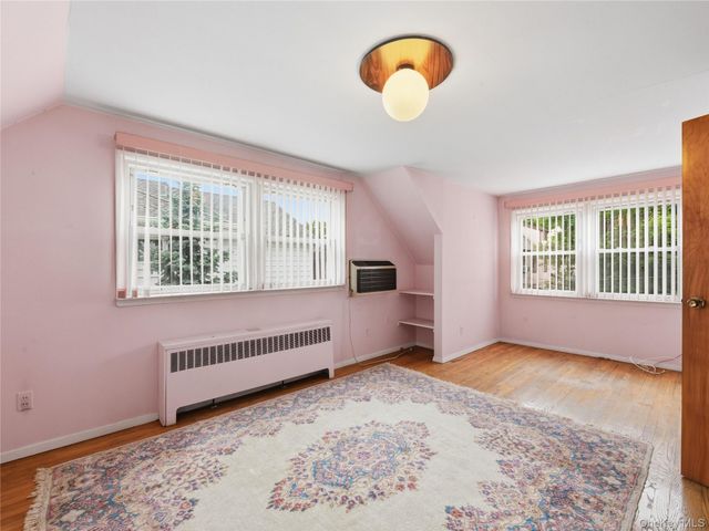 75 Stratford Avenue, Garden City, NY 11530