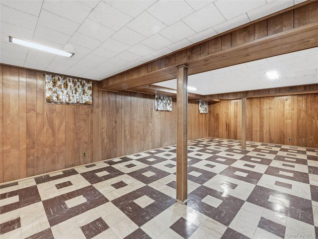 75 Stratford Avenue, Garden City, NY 11530