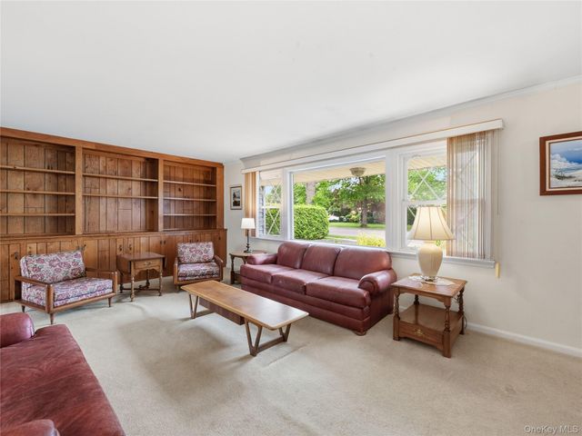 75 Stratford Avenue, Garden City, NY 11530