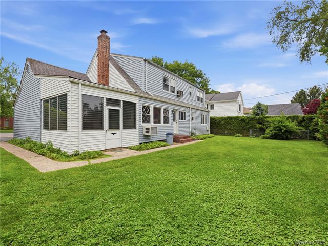 75 Stratford Avenue, Garden City, NY 11530