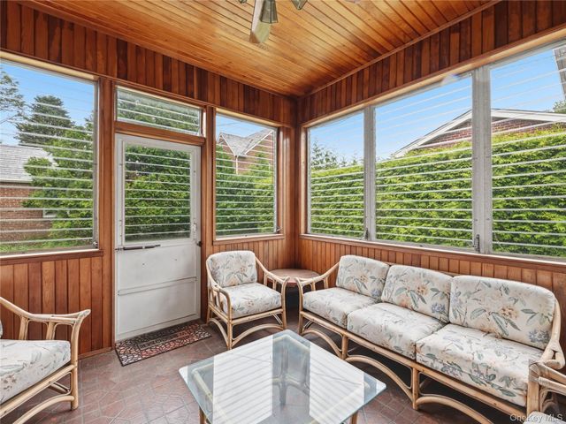 75 Stratford Avenue, Garden City, NY 11530