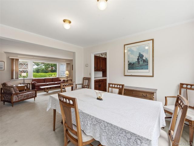 75 Stratford Avenue, Garden City, NY 11530