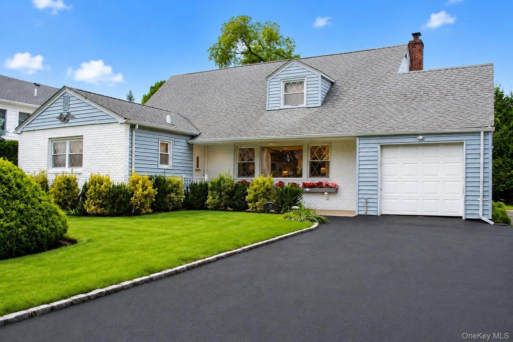 75 Stratford Avenue, Garden City, NY 11530