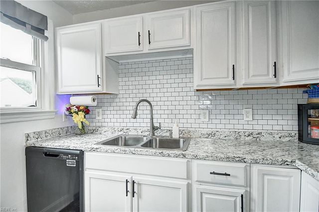 617 Hudson Ter, Newport News, VA 23605