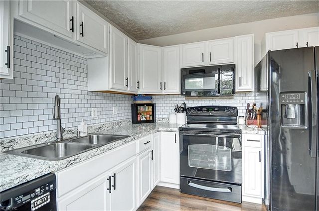 617 Hudson Ter, Newport News, VA 23605