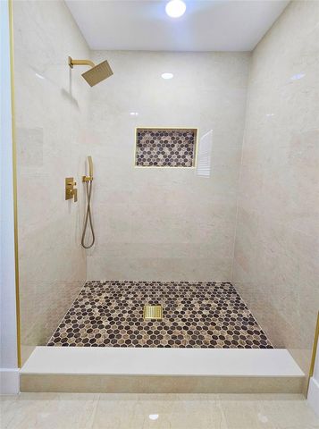 6405 N HALE AVENUE, Tampa, FL 33614