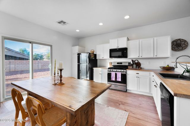 14139 N Dart Point Way, Marana, AZ 85658