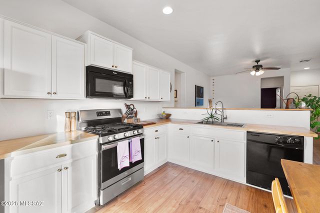 14139 N Dart Point Way, Marana, AZ 85658