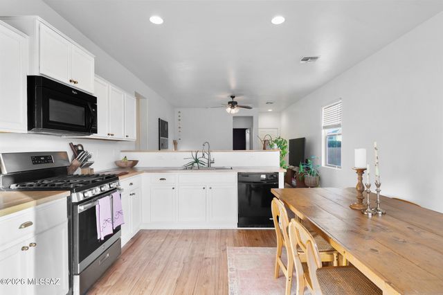 14139 N Dart Point Way, Marana, AZ 85658