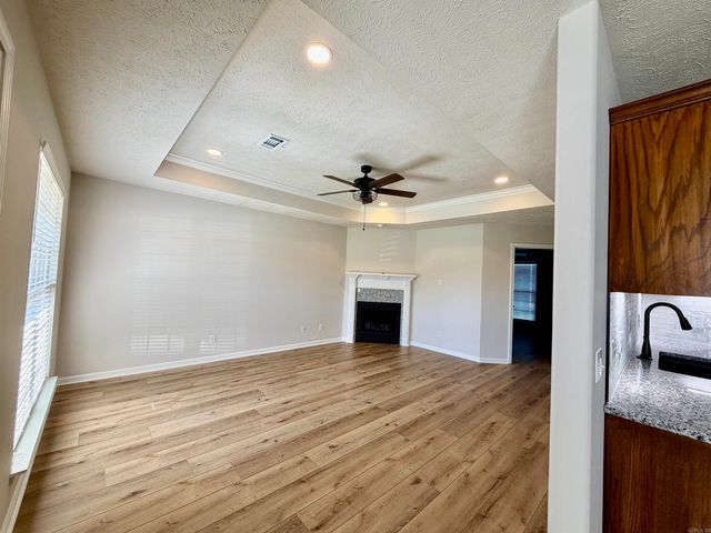 2430 Apple Blossom, Conway, AR 72034
