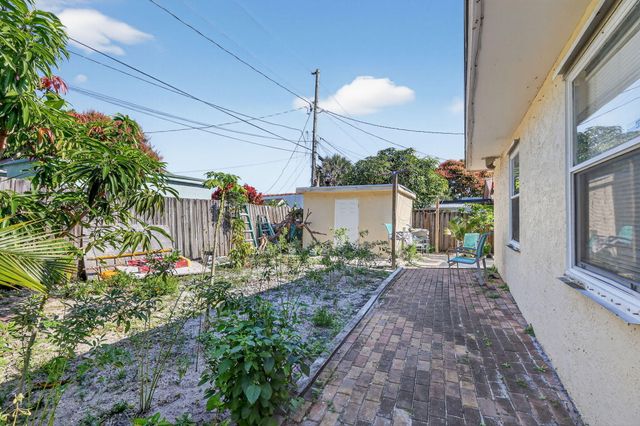 831 30th Court, West Palm Beach, FL 33407