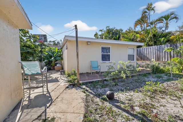 831 30th Court, West Palm Beach, FL 33407