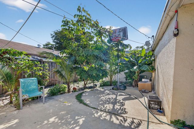 831 30th Court, West Palm Beach, FL 33407