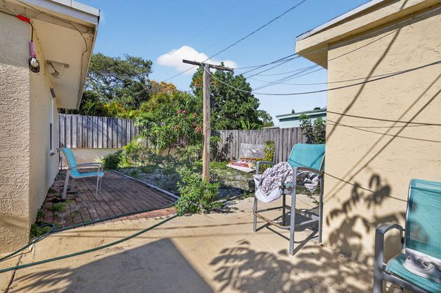 831 30th Court, West Palm Beach, FL 33407