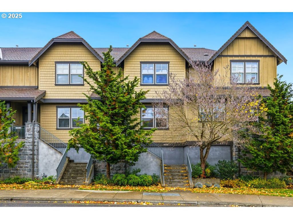 688 Sw TRILLIUM CREEK Ter, Portland, OR 97225