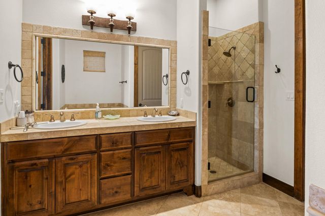 2804B Lohmans Ford RD, Lago Vista, TX 78645