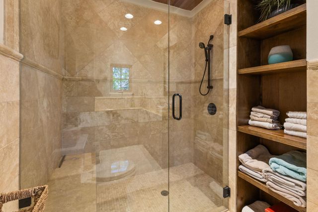 2804B Lohmans Ford RD, Lago Vista, TX 78645