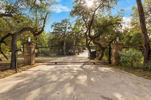 2804B Lohmans Ford RD, Lago Vista, TX 78645