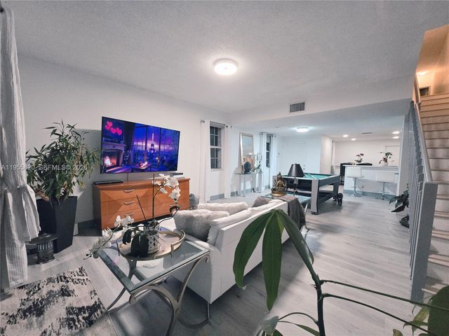 1303 Presidio Dr 6-41, Weston, FL 33327