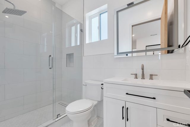16510 San Fernando Mission Blvd, Granada Hills, CA 91344