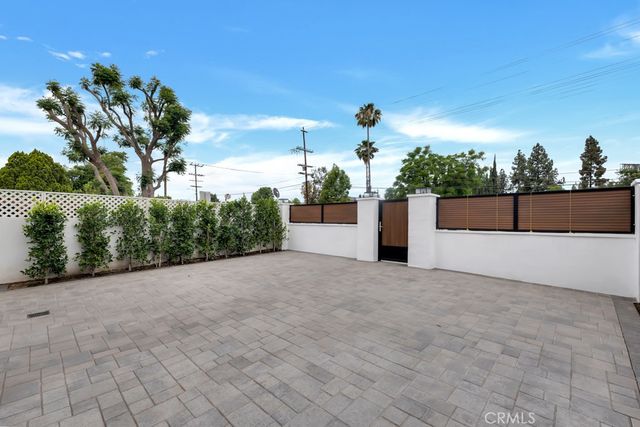 16510 San Fernando Mission Blvd, Granada Hills, CA 91344