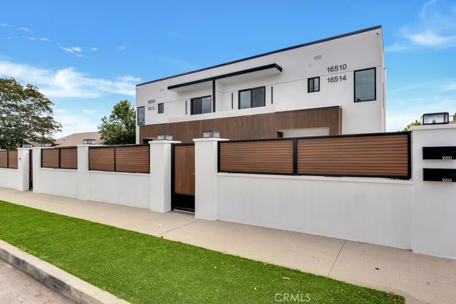 16510 San Fernando Mission Blvd, Granada Hills, CA 91344