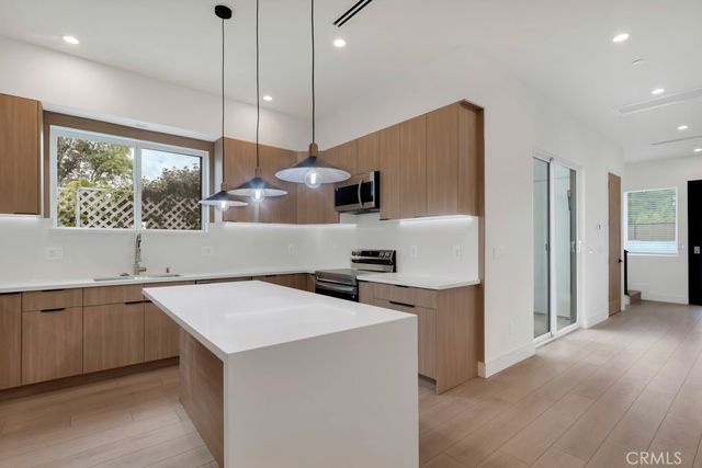 16510 San Fernando Mission Blvd, Granada Hills, CA 91344