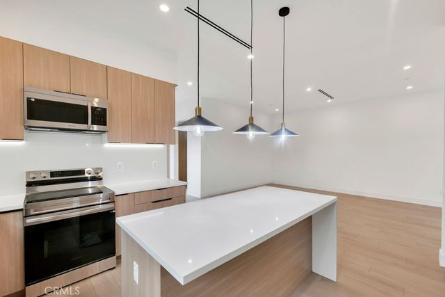 16510 San Fernando Mission Blvd, Granada Hills, CA 91344