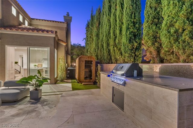 8371 Plum Creek Court, Las Vegas, NV 89113