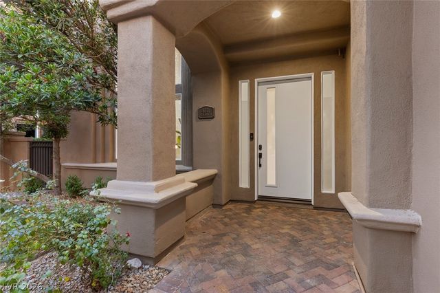 8371 Plum Creek Court, Las Vegas, NV 89113