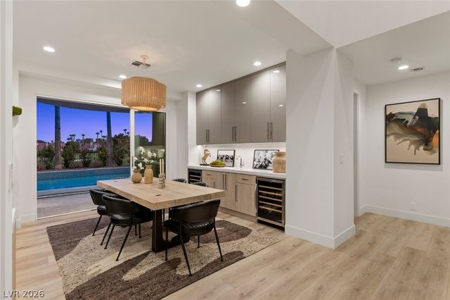 8371 Plum Creek Court, Las Vegas, NV 89113