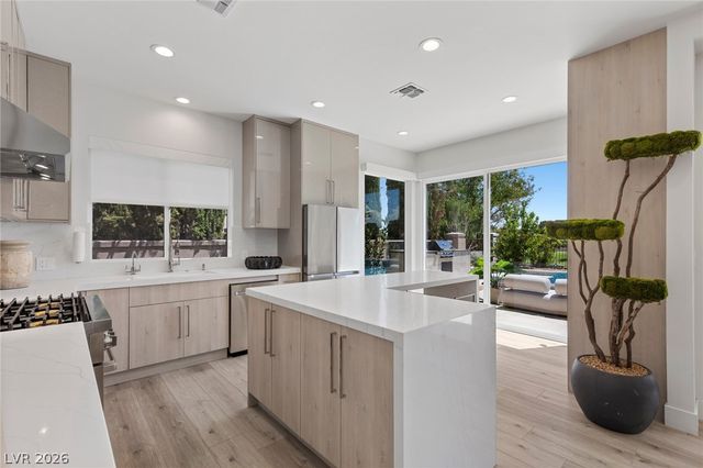 8371 Plum Creek Court, Las Vegas, NV 89113