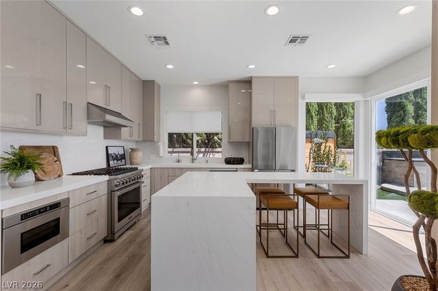 8371 Plum Creek Court, Las Vegas, NV 89113