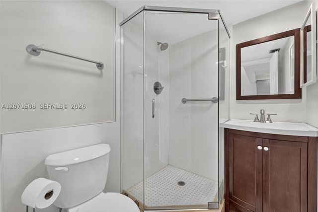 9440 Poinciana Pl 302, Davie, FL 33324