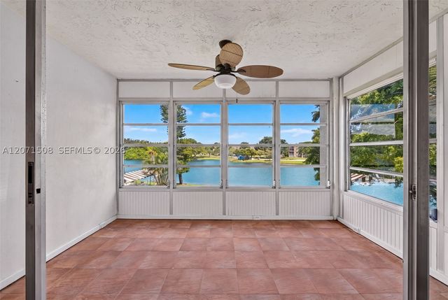 9440 Poinciana Pl 302, Davie, FL 33324