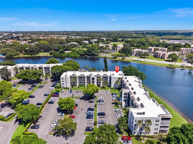 9440 Poinciana Pl 302, Davie, FL 33324