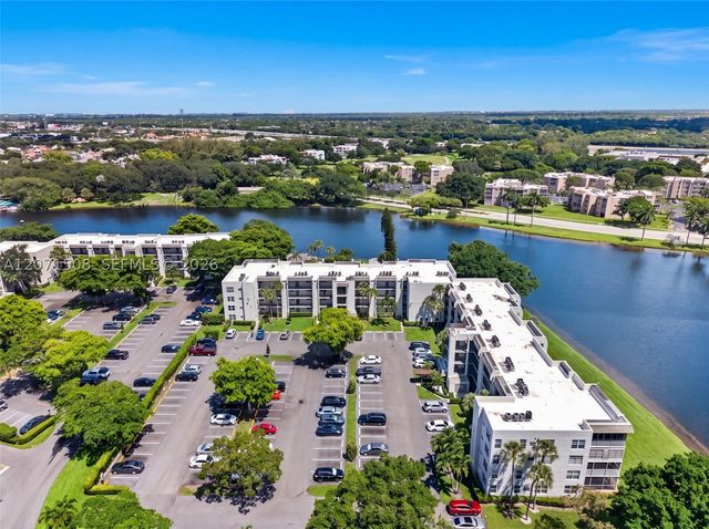9440 Poinciana Pl 302, Davie, FL 33324