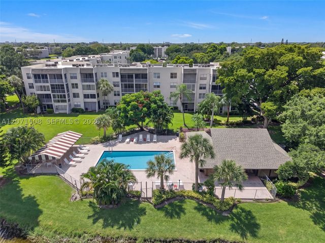 9440 Poinciana Pl 302, Davie, FL 33324