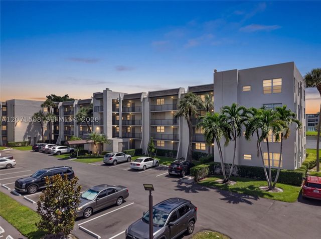 9440 Poinciana Pl 302, Davie, FL 33324