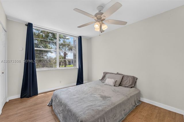 9440 Poinciana Pl 302, Davie, FL 33324