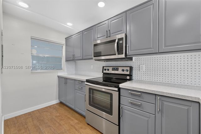 9440 Poinciana Pl 302, Davie, FL 33324