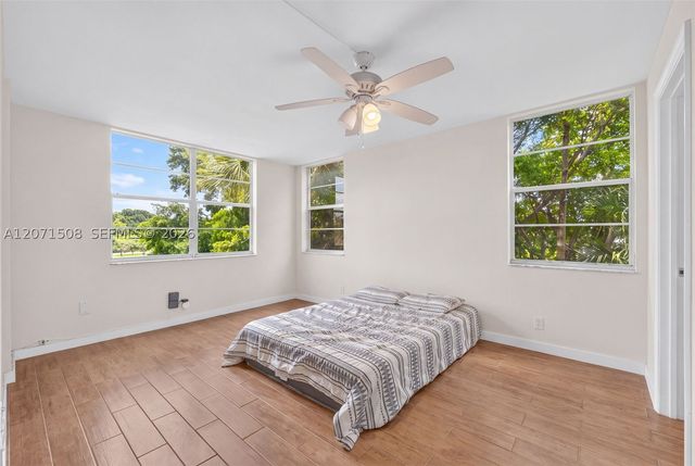 9440 Poinciana Pl 302, Davie, FL 33324