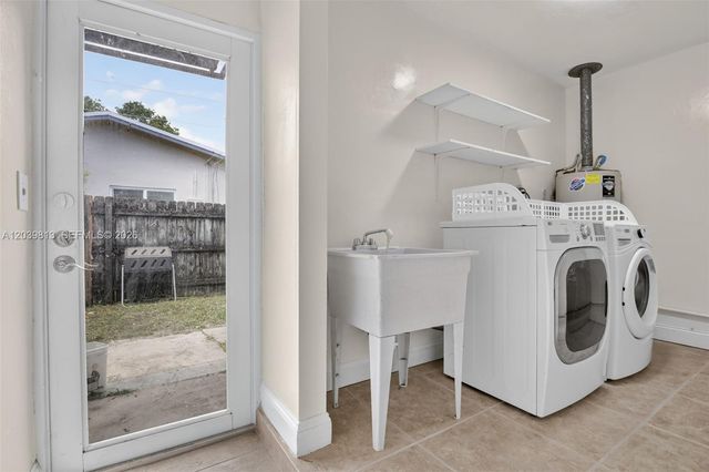 5511 Taylor St, Hollywood, FL 33021