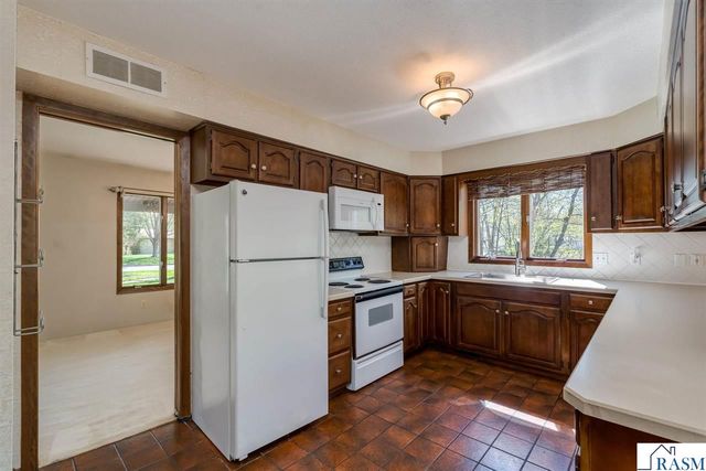 1605 Sherwood Drive, North Mankato, MN 56003