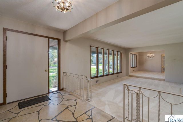 1605 Sherwood Drive, North Mankato, MN 56003