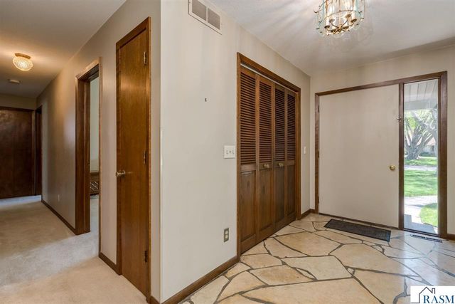 1605 Sherwood Drive, North Mankato, MN 56003