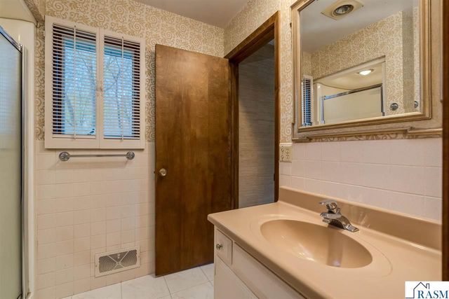 1605 Sherwood Drive, North Mankato, MN 56003