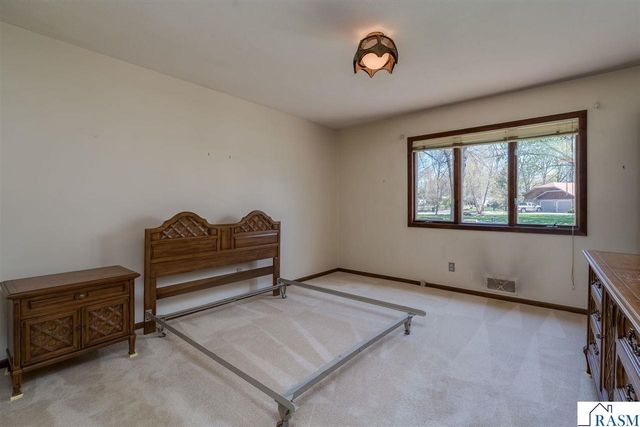 1605 Sherwood Drive, North Mankato, MN 56003