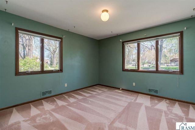 1605 Sherwood Drive, North Mankato, MN 56003