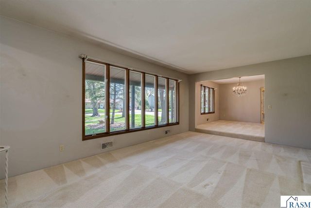 1605 Sherwood Drive, North Mankato, MN 56003
